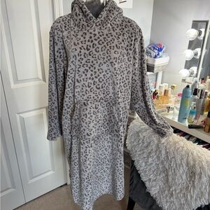 32 Degrees Gray Leopard Print Hooded Pajama